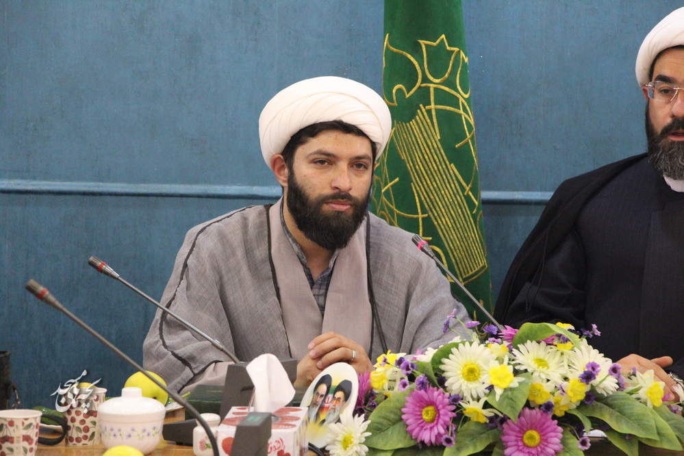 نشست صميمي کادر نوجوان کانون هاي مساجد قم با رئيس شوراي هماهنگي تبليغات اسلامي