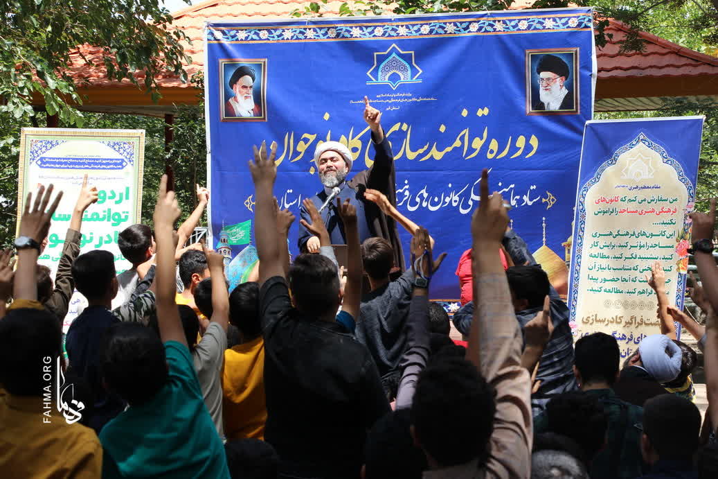برگزاري دومين روز از  اردوي توانمندسازي کادر نوجوان کانون هاي فرهنگي هنري مساجد استان قم