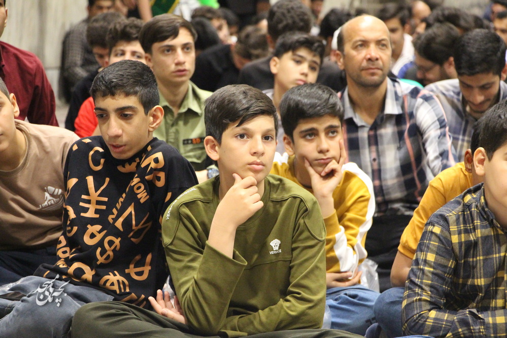 اجتماع هزار نفري کادر نوجوان کانون‌هاي مساجد قم در حمايت از کودکان غزه