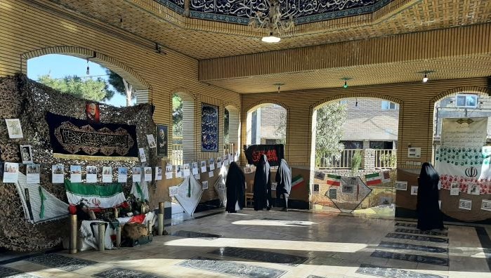 برگزاري نمايشگاه هفته دفاع مقدس به همت کانون حسني روستاي ويريچ قم