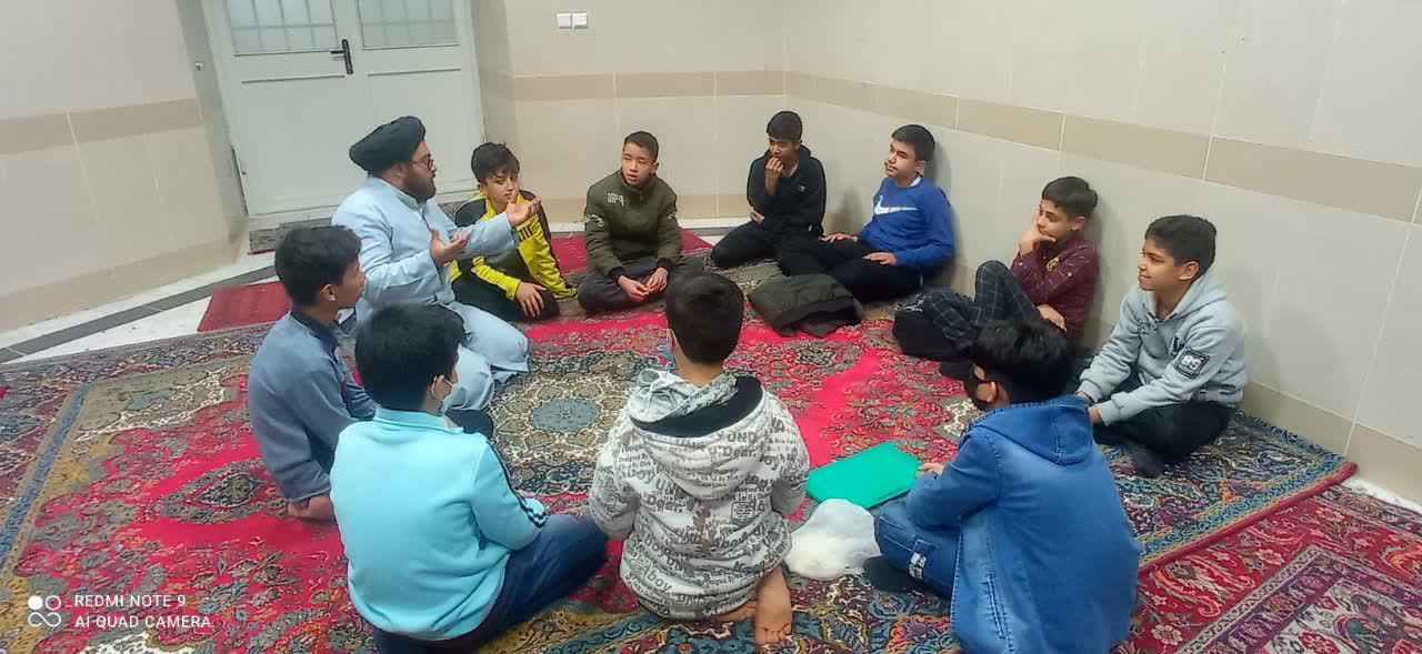 جذب نوجوانان و جوانان به کانون و مسجد با برنامه ها و آموزش هاي باکيفيت