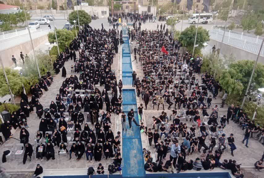 گردهمايي ۱۰۰۰ نفره نوجوانان حسيني؛ بچه هاي مسجدي هتک حرمت به قرآن را محکوم کردند