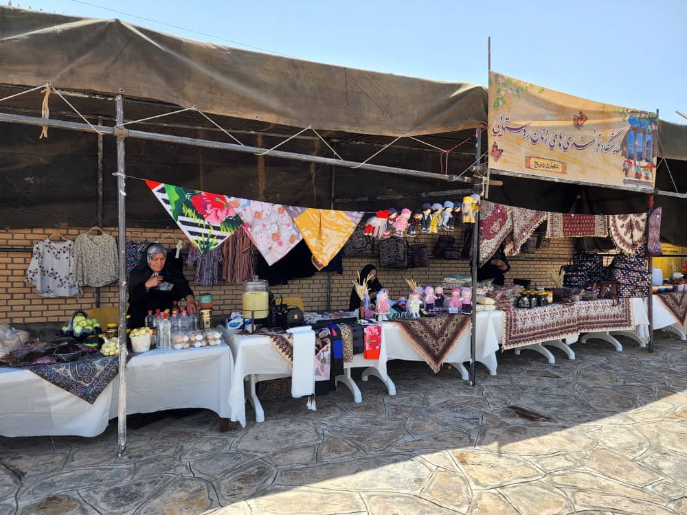 کارآفريني يک کانون روستايي براي بانوان با ارايه آموزشهاي مهارتمحور/از چرمدوزي تا توليد محصولات ارگانيک